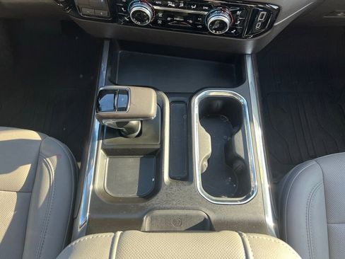 Used 2023 GMC Sierra 1500 SLT w/ SLT Premium Plus Package image 11