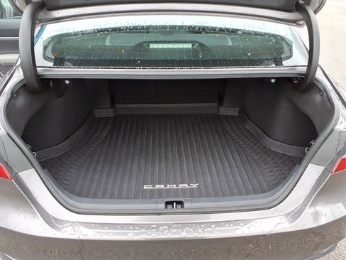 Used 2020 Toyota Camry XLE w/ Navigation Package image 13