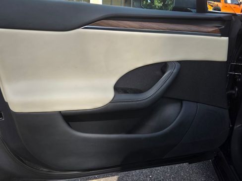 Used 2023 Tesla Model S Standard Range image 10