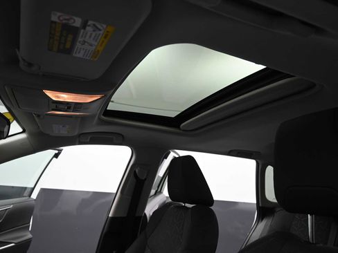 Used 2021 Toyota RAV4 XLE w/ Convenience Package image 11