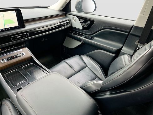 Used 2025 Lincoln Aviator Reserve w/ Equipment Group 201A image 24