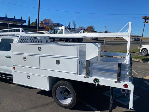 Used 2024 Ford F550 2WD Crew Cab Super Duty image 17