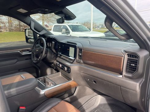 Used 2024 Chevrolet Silverado 2500 High Country w/ Technology Package image 17