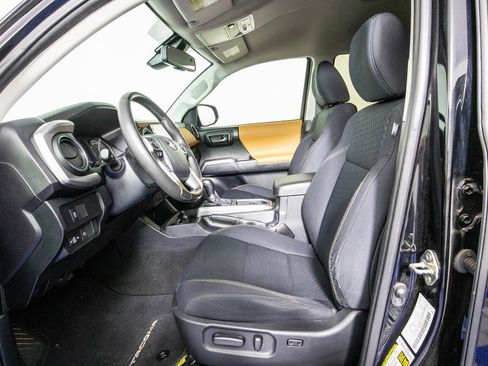 Used 2020 Toyota Tacoma SR5 image 9