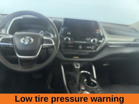 Used 2025 Toyota Highlander XLE AWD/4WD image 26