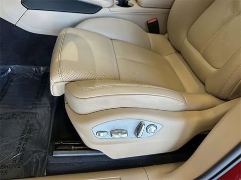 Used 2024 Porsche Macan image 3