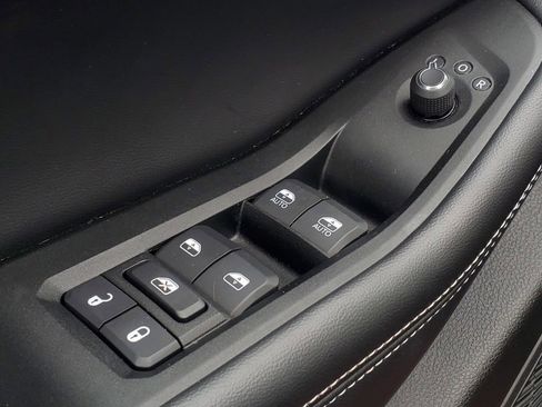 Used 2024 Jeep Grand Cherokee Altitude image 13