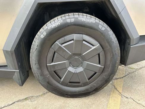 Used 2024 Tesla Cybertruck AWD Crew Cab image 7