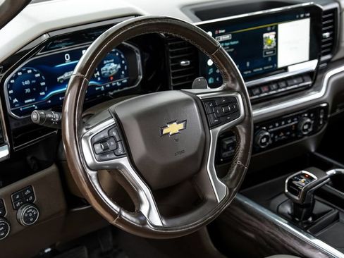 Used 2022 Chevrolet Silverado 1500 LTZ w/ LTZ Premium Package AWD/4WD image 13