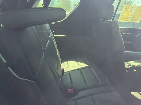 Used 2023 Cadillac Escalade Premium Luxury image 9