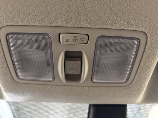 Used 2025 Hyundai Venue SEL FWD image 23