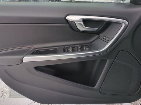 Used 2017 Volvo V60 T5 Cross Country w/ Convenience Package image 31