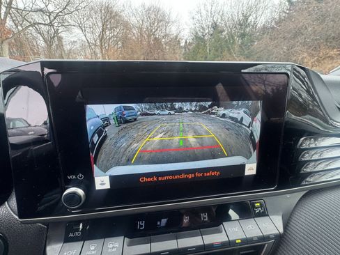 Used 2025 Toyota Camry SE image 21