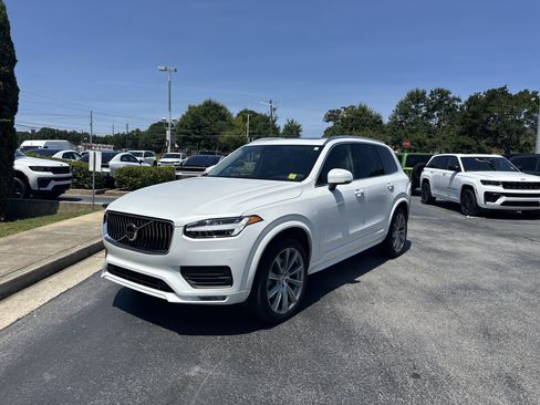 Used 2023 Volvo XC90 B5 Core w/ Protection Package AWD/4WD image 5