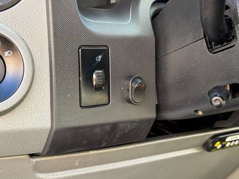 Used 2011 Ford E-350 and Econoline 350 Extended Super Duty w/ PWR Group image 20