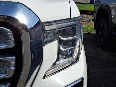 Used 2019 GMC Sierra 1500 SLT w/ SLT Convenience Package AWD/4WD image 4