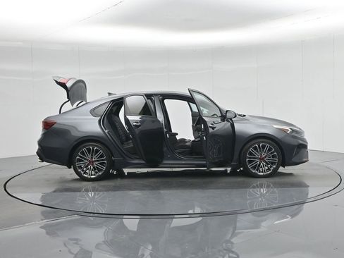Used 2023 Kia Forte GT w/ GT2 Package image 5