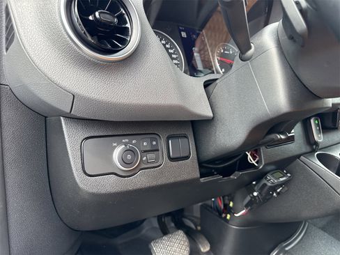 Used 2019 Mercedes-Benz Sprinter 2500 image 48