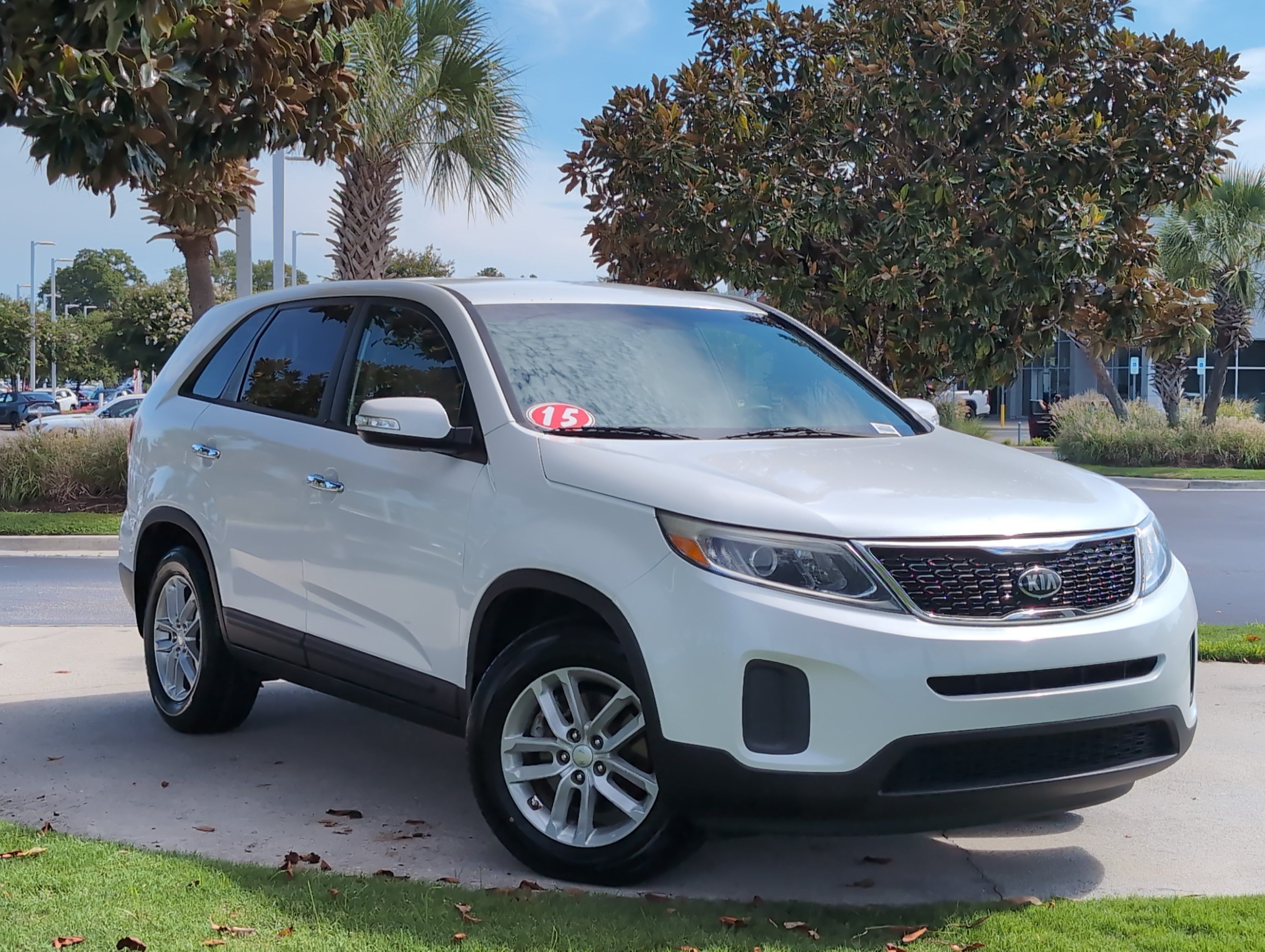 Used 2015 Kia Sorento LX FWD image 2