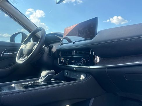 Certified 2025 Nissan Rogue Platinum FWD image 26