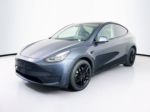 Used 2023 Tesla Model Y Long Range AWD/4WD image 3