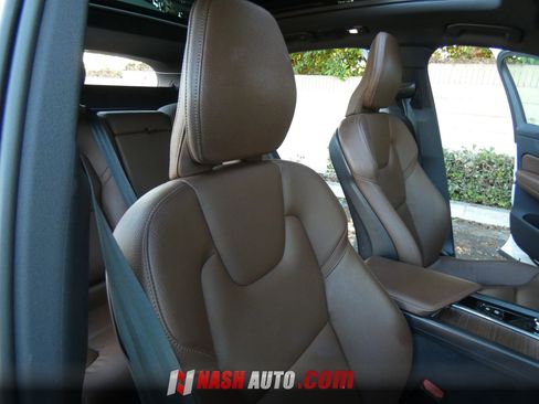 Used 2022 Volvo XC60 B5 Momentum AWD/4WD image 31