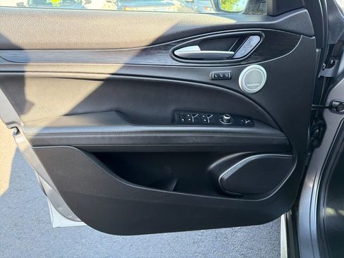 Used 2018 Alfa Romeo Stelvio AWD image 10