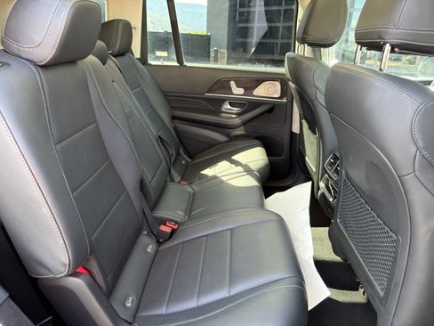 Used 2024 Mercedes-Benz GLS 450 4MATIC image 11
