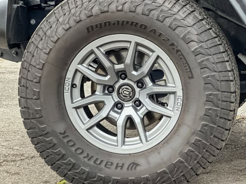 Used 2024 Jeep Gladiator Sport image 25