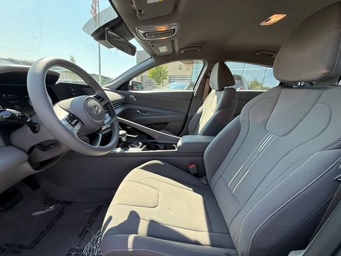 Certified 2025 Hyundai Elantra Hybrid FWD image 11