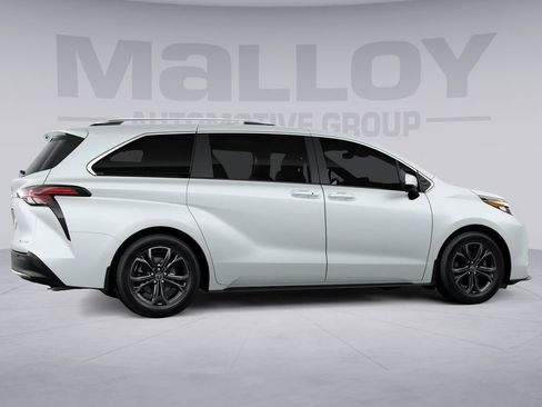 New 2026 Toyota Sienna Platinum image 11
