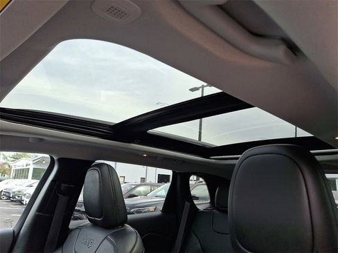 Used 2022 Jeep Cherokee Limited image 14