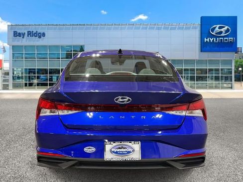 Used 2023 Hyundai Elantra SE FWD image 4