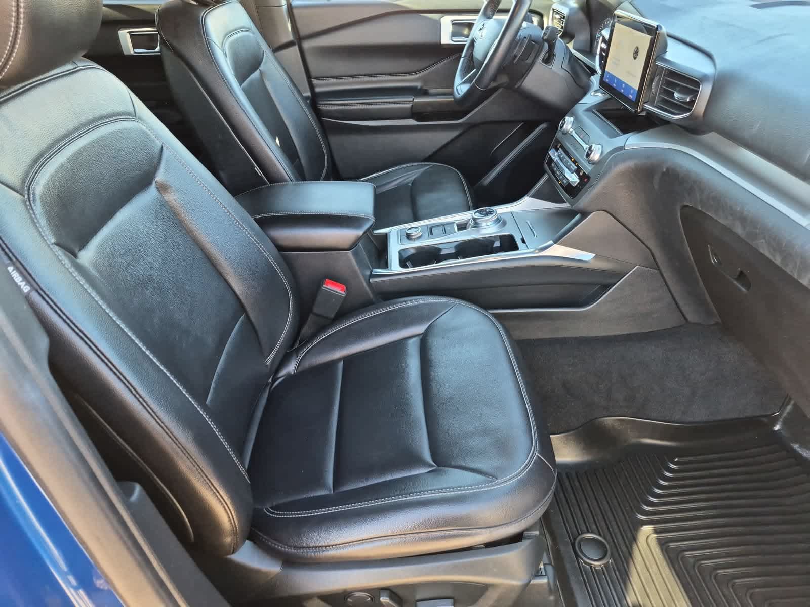 Used 2020 Ford Explorer XLT w/ Equipment Group 202A AWD/4WD image 21
