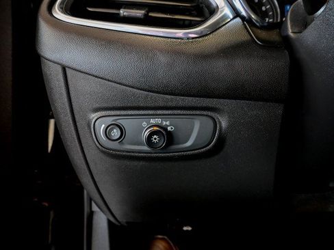 Used 2019 Chevrolet Equinox LT FWD image 34