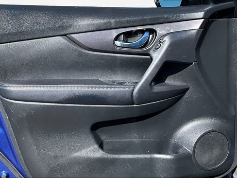 Used 2019 Nissan Rogue SV image 23