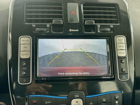 Used 2015 Nissan Leaf SV FWD image 22