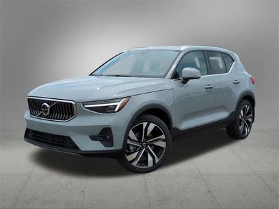 New 2025 Volvo XC40 B5 Plus w/ Protection Package Premier