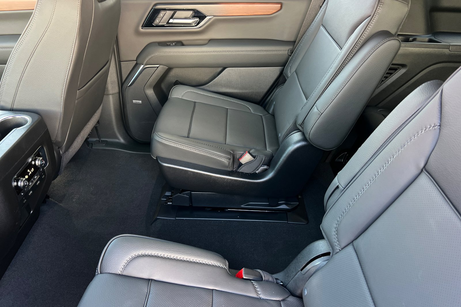 New 2026 GMC Yukon Denali w/ Denali Reserve Package AWD/4WD image 11