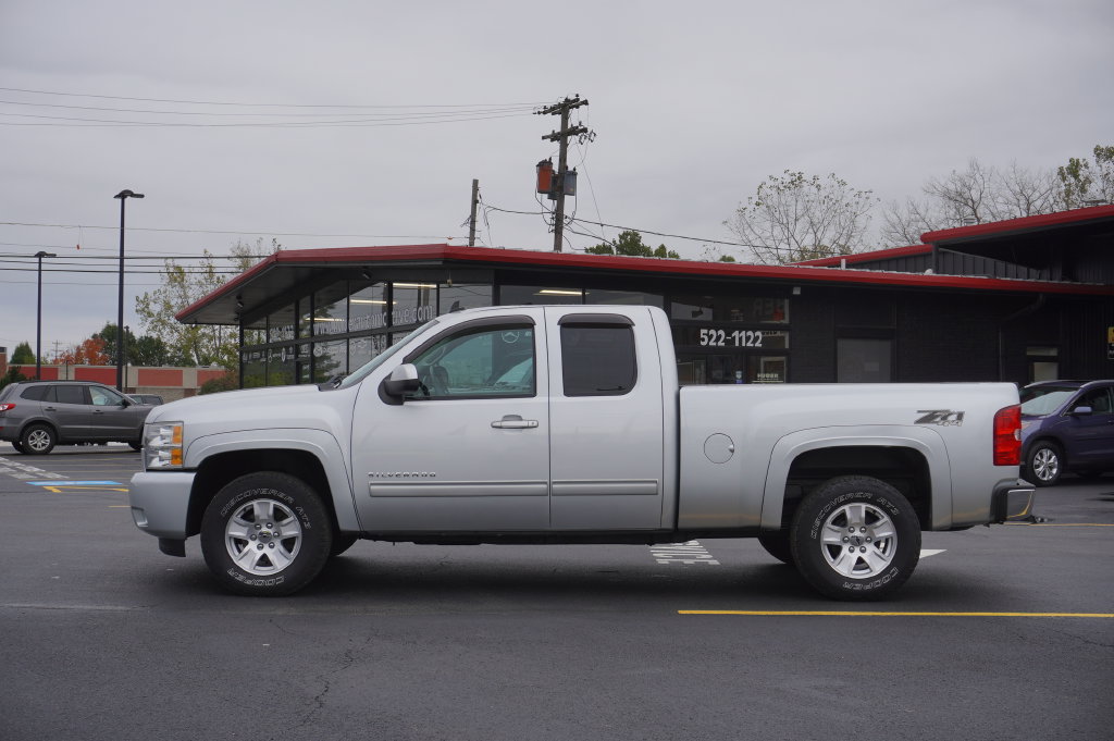 Used 2013 Chevrolet Silverado 1500 LTZ w/ Z71 Appearance Package AWD/4WD image 4