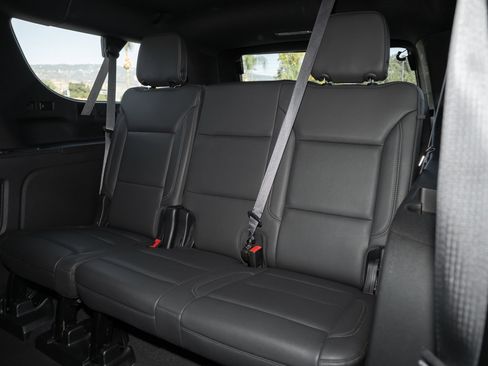 Used 2024 Chevrolet Suburban LT image 41