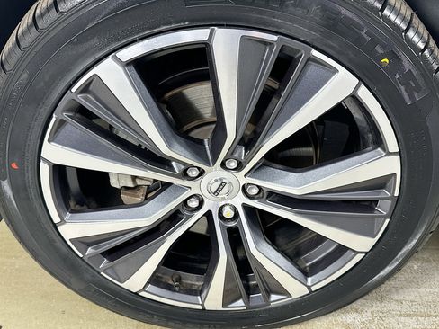 Used 2022 Volvo XC60 B5 Momentum w/ Protection Package Premier image 28