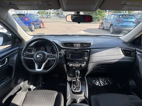 Used 2018 Nissan Rogue SV AWD/4WD image 12