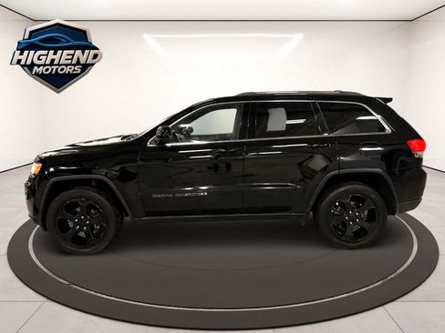 Used 2019 Jeep Grand Cherokee Laredo image 4