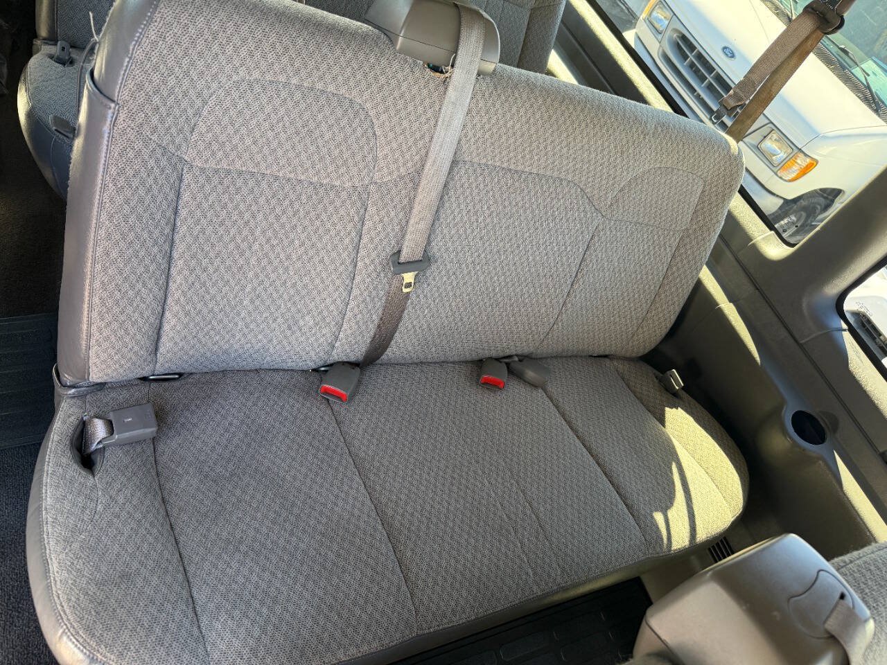 Used 2008 GMC Savana 3500 Extended Passenger w/ LT Preferred Equipment Group RWD image 17