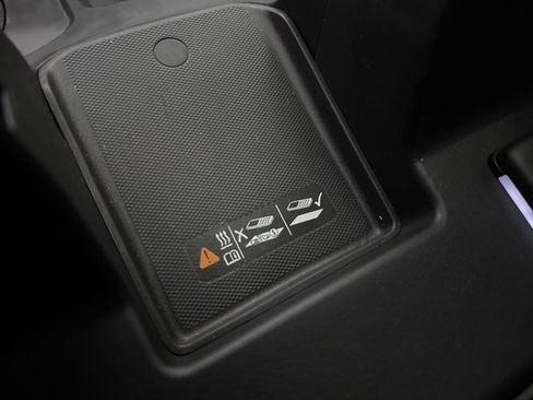 Used 2024 GMC Sierra 2500 AT4X image 58