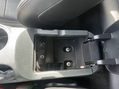 Used 2018 Ford Mustang Premium image 34