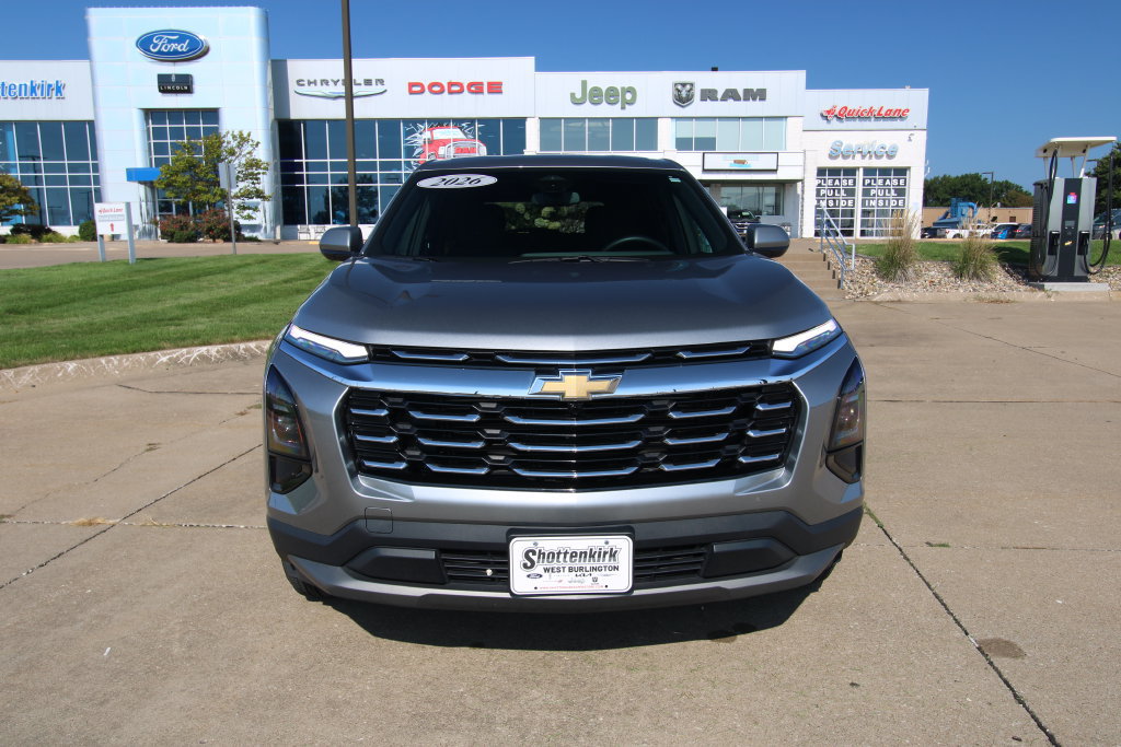 Used 2026 Chevrolet Equinox LT AWD/4WD image 2
