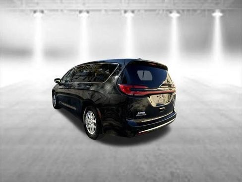 Certified 2023 Chrysler Pacifica Touring-L FWD image 5