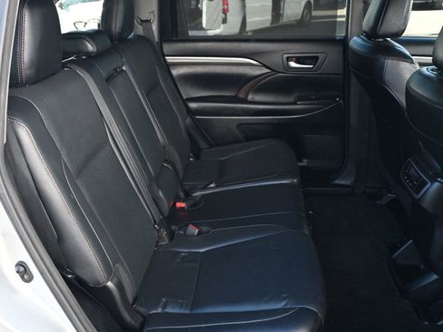 Used 2017 Toyota Highlander Limited image 17